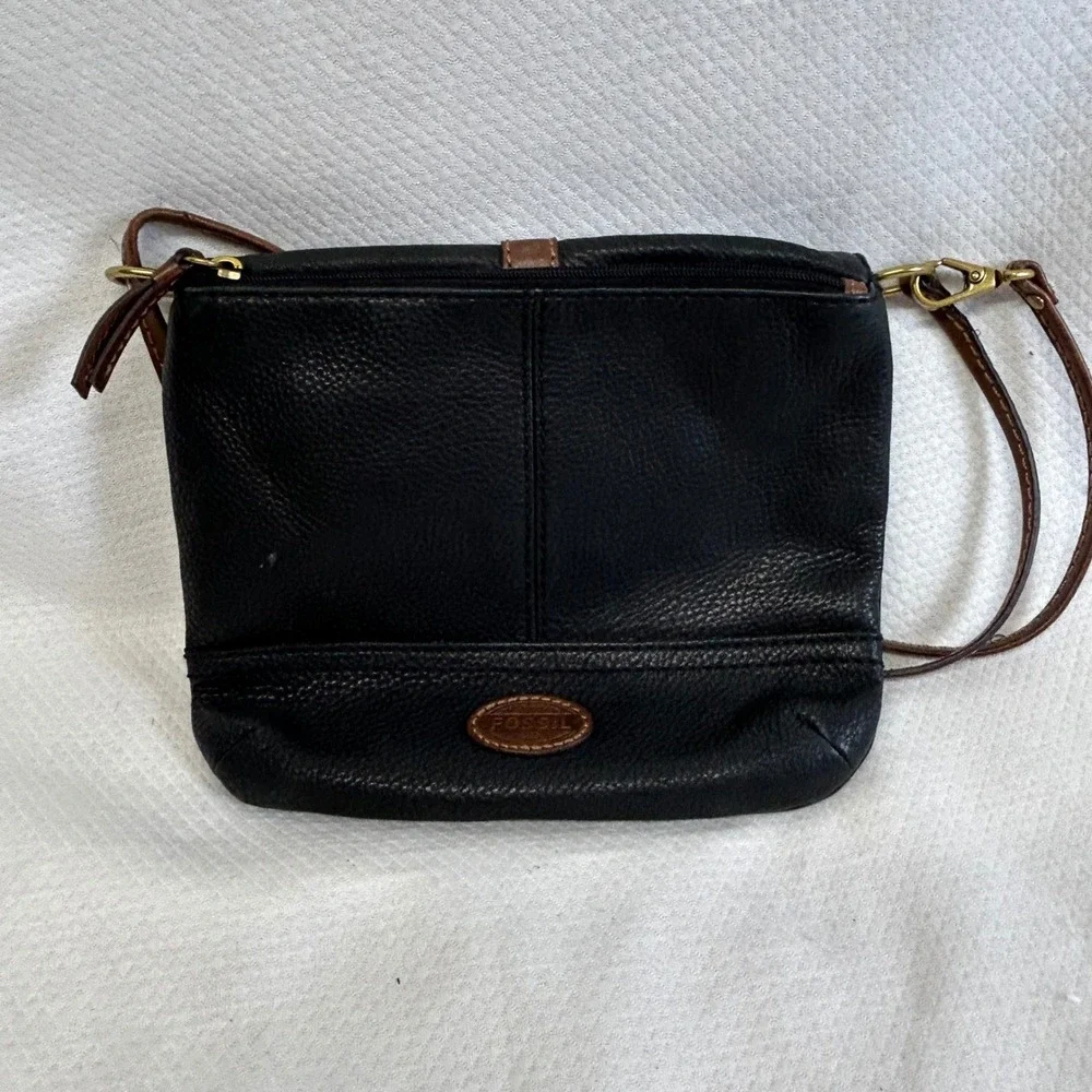 Fossil Black Leather Crossbody Bag Brown Trim SHB1045 Buckle Flap Purse